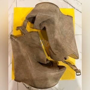 Women's Tan Suede Open-Toe heels